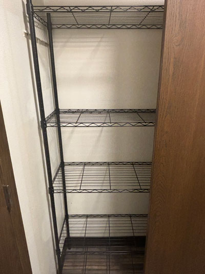 Closet with wire shelf